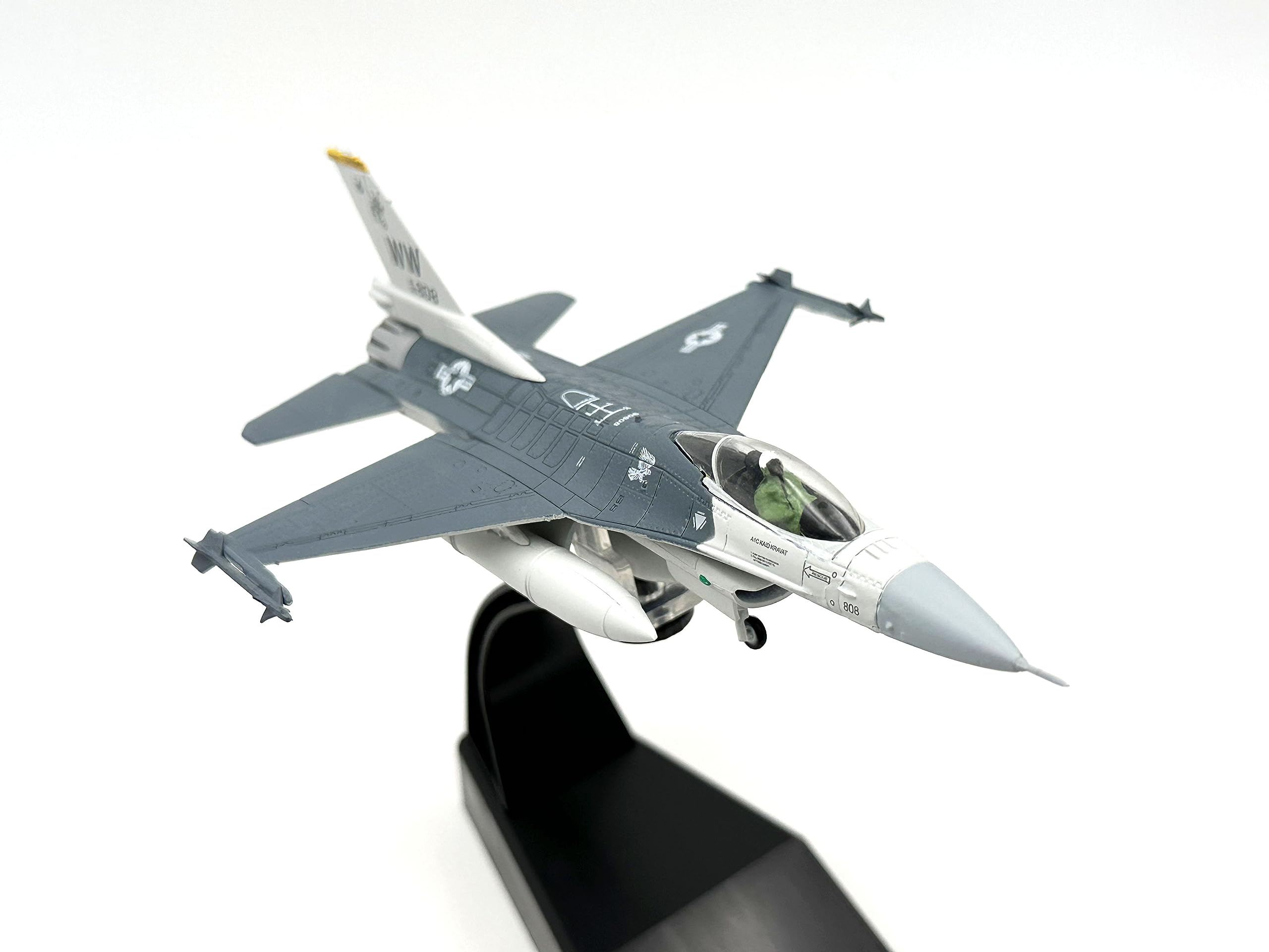 Amazon.com: F-16 Falcon 1/100 Diecast Aircraft Model : Arts
